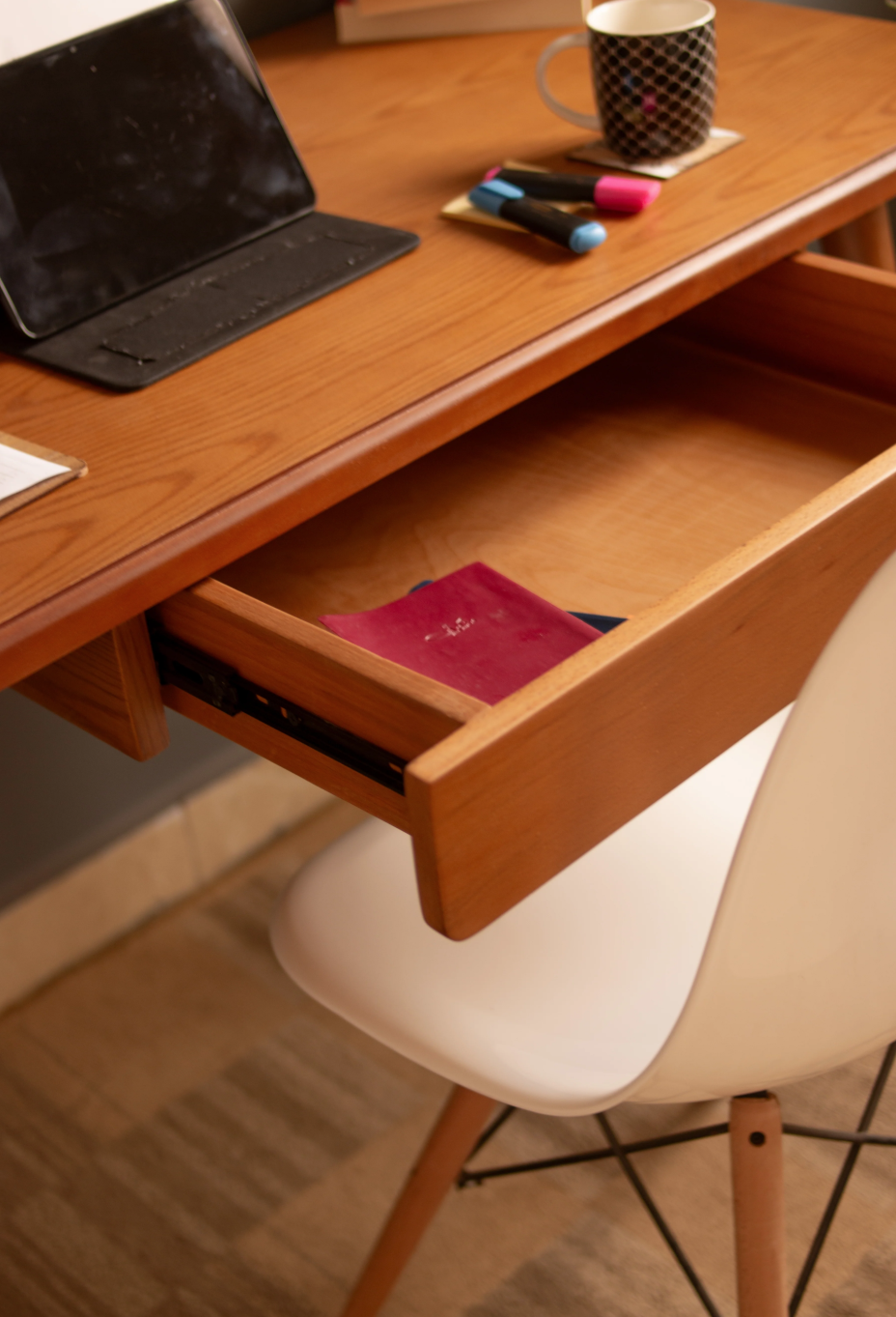 Minimalist Wooden Desk – Solid Beech with Functional Drawer