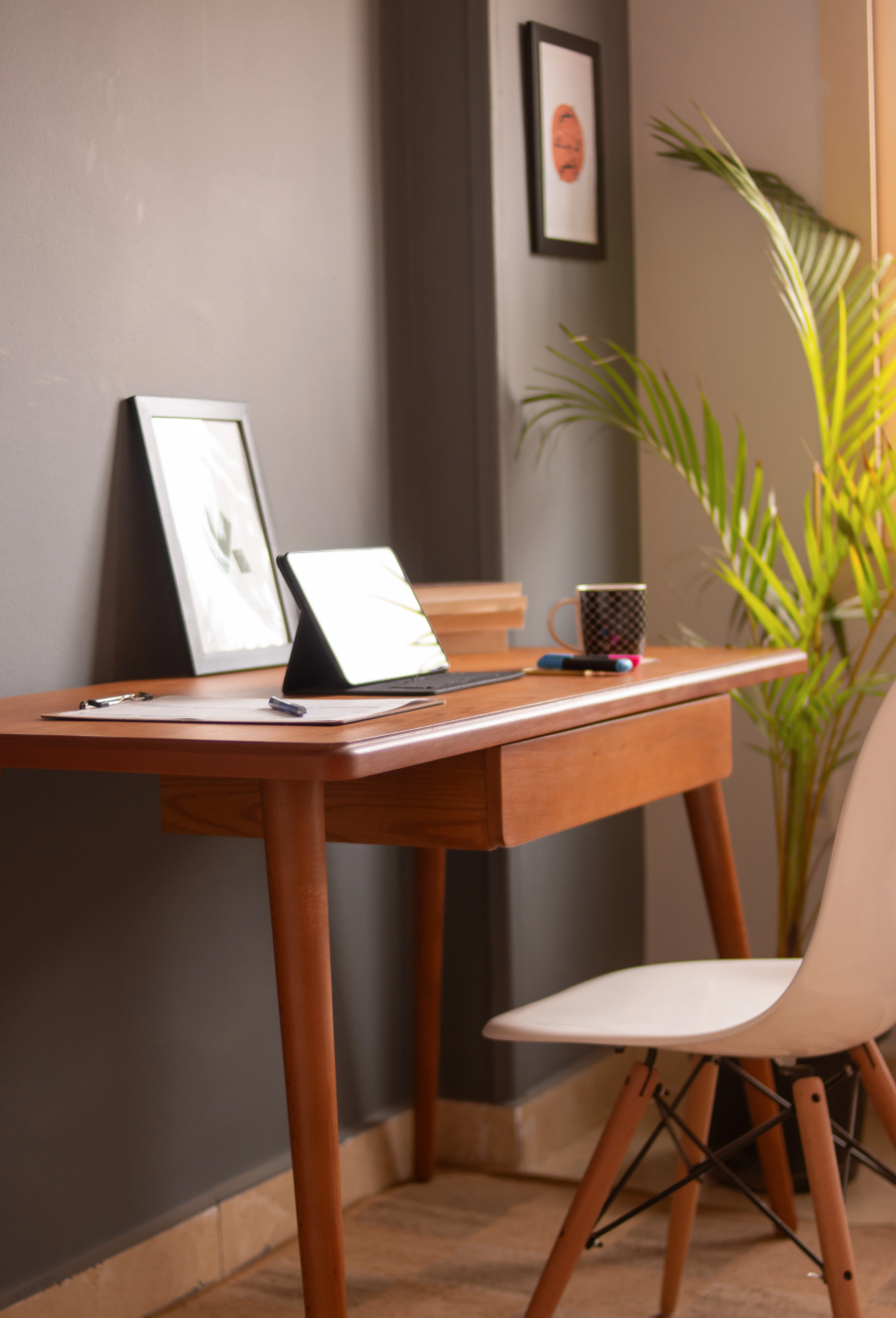 Minimalist Wooden Desk – Solid Beech with Functional Drawer